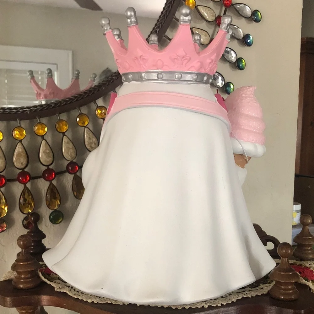 NWT Mystic Blush Pink Crowned Ghost Figurine with Sunglasses and Purse